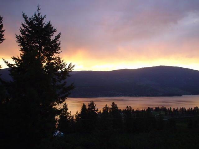 Eagle'S Nest B&B Lake Country Экстерьер фото