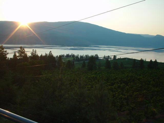 Eagle'S Nest B&B Lake Country Экстерьер фото